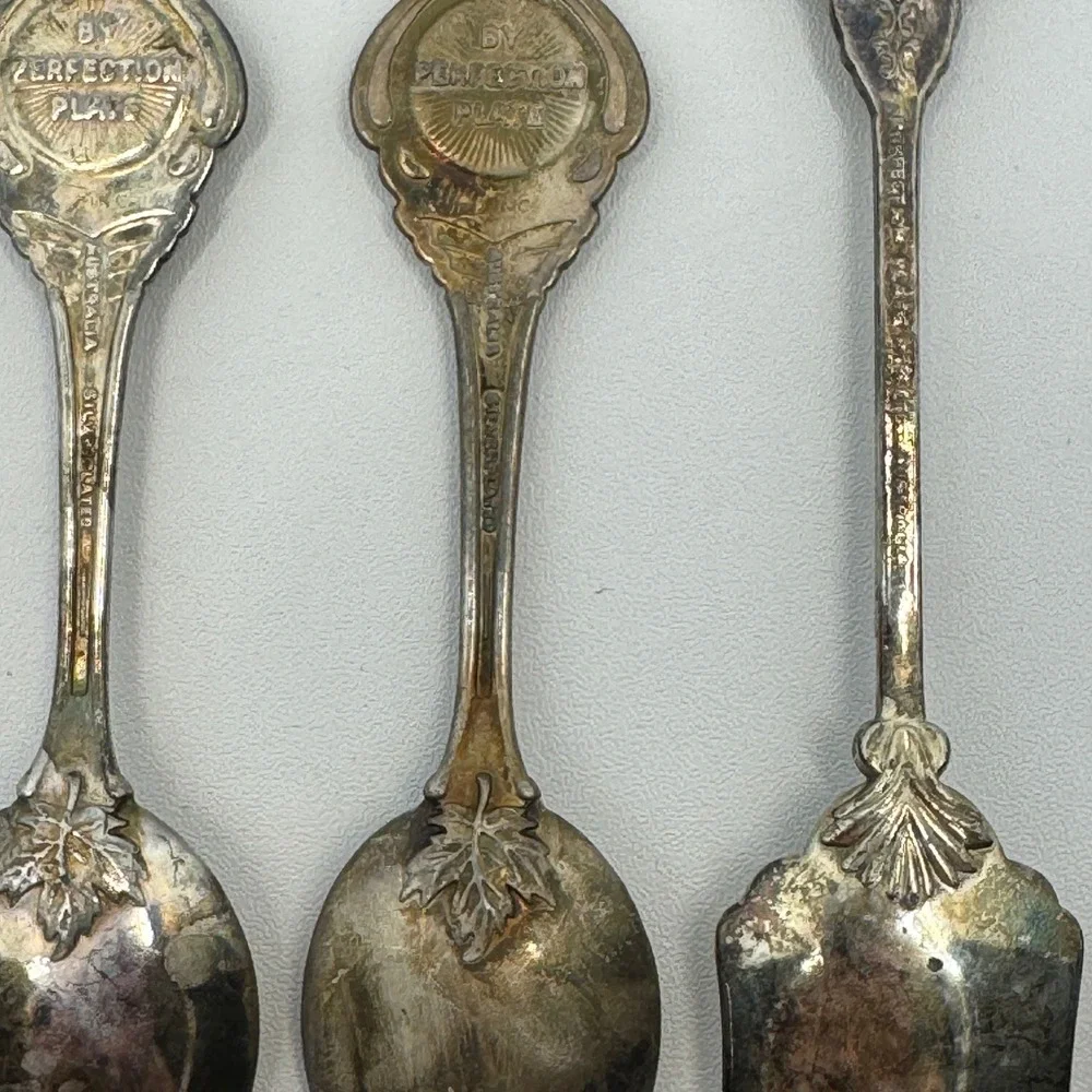 Vtg Canada Souvenir Spoon Lot 4 Enamel Niagara Falls Toronto Banff Maple‎ Leaf